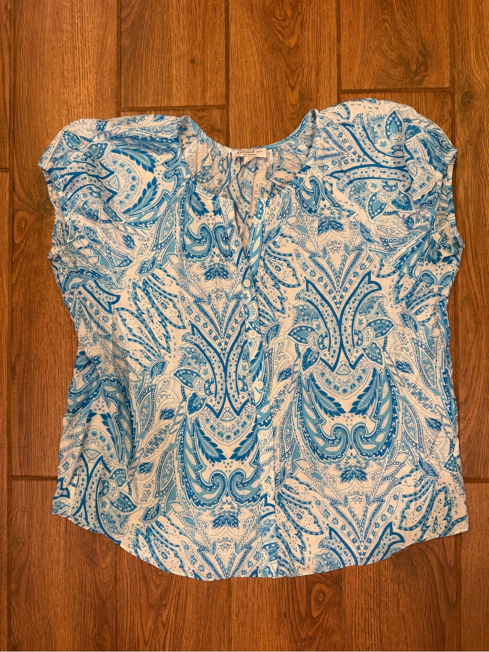Current Air White and Blue Paisley Short-Sleeve button Blouse / women’s medium